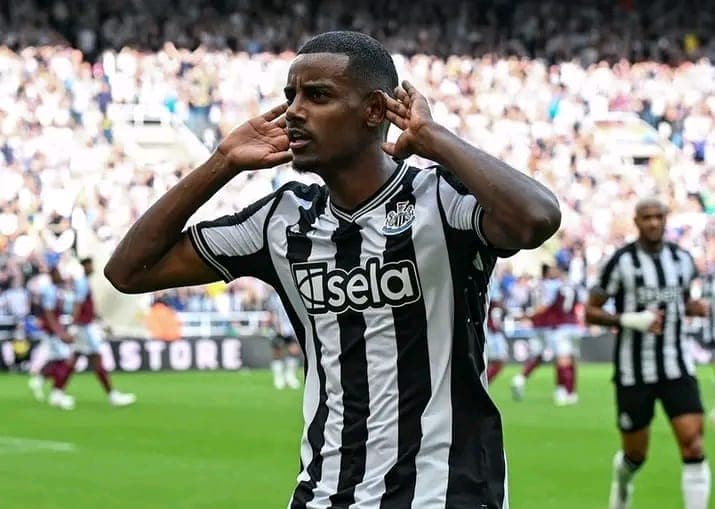 Arsenal dealt a huge blow as premier league rival makes contact with top target.