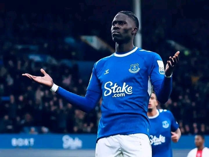 Huge blow to Arsenal as Premier League rival agrees deal to sign top target.