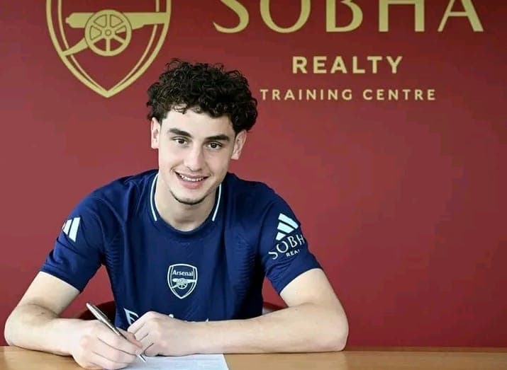 Confirmed: Arsenal sign teenage Ajax goalkeeper Tommy Setford.