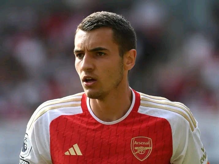 Jakub Kiwior Set to Leave Arsenal as the Gunners Close in on Riccardo Calafiori.