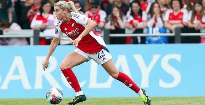 Alessia Russo shines as Arsenal defeats Washington Spirit 2-1 in preseason opener.