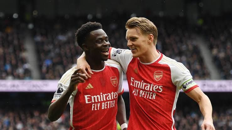 Martin Odegaard praises Bukayo Saka, stating, “The sky is his limit.”