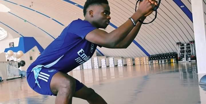 Bukayo Saka Makes Progress in Arsenal’s Dubai Training Camp, but Fans Worry About Post-Surgery Scar
