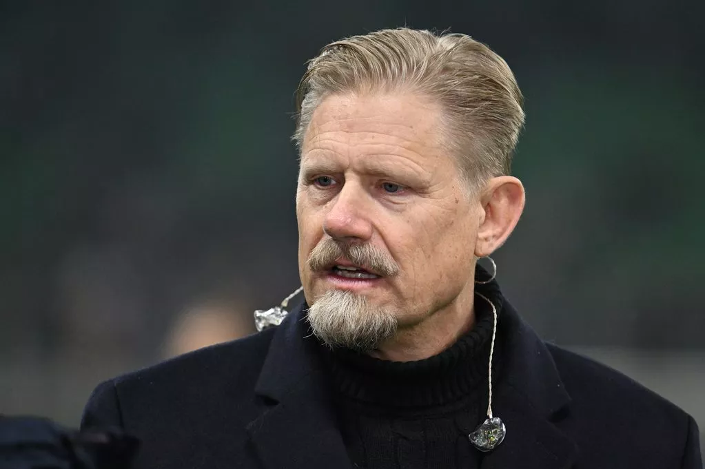 Peter Schmeichel Criticizes Mikel Arteta, Calls Him a ‘Control Freak’