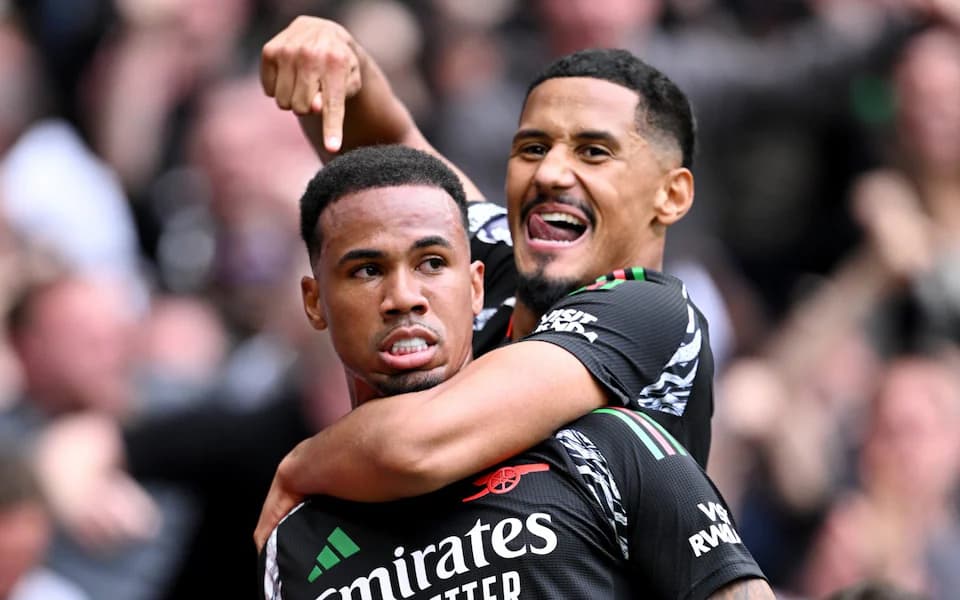Jamie Carragher believes Arsenal Must Win Major Trophy for Saliba and Magalhaes to Join Elite Partnerships.