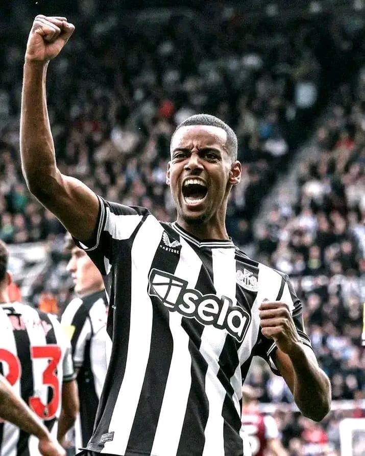 Arsenal dealt a huge blow as premier league rival makes contact with top target. 1719441793498