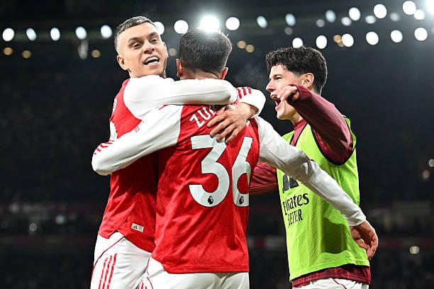 Arsenal Crush Aston Villa 4-1 to Close 2025 in Title-Chasing Style